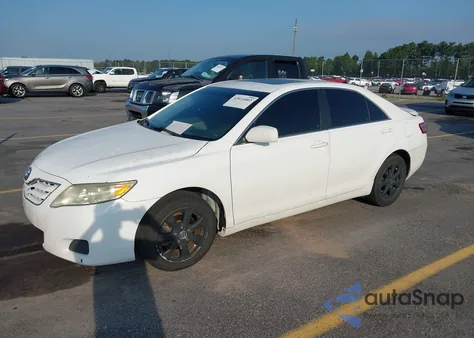 2011 Toyota Camry Se/Le/Xle z USA, uszkodzony, nr VIN 4T4BF3EK9BR098994